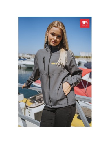 toutes deux munies d'une fermeture éclair avec des tirettes en caoutchouc. Poignets réglables avec bande velcro. Cordon de serra