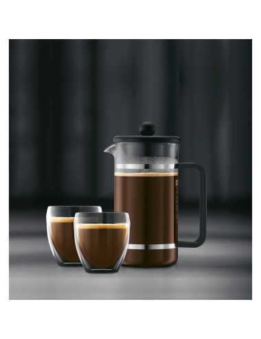Coffret comprenant la cafetière à piston Bistro et 2 tasses à café Pavina Outdoor. La presse est fabriquée en acier inoxydable e