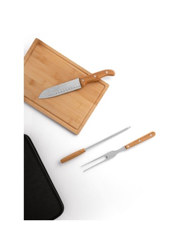 Ensemble de 5 pièces pour barbecue en bois et acier inoxydable et une planche de bambou. Kit avec 5 ustensiles et planche fourni