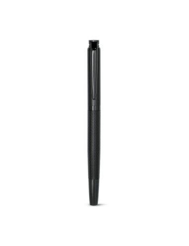 Roller en métal avec relief discret sur le corps. Fourni dans un écrin matelassé. Encre noire ø11 x 137 mm | Coffret: 179 x 55 x