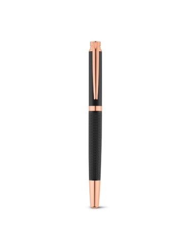 Roller en métal avec relief discret sur le corps. Fourni dans un écrin matelassé. Encre noire ø11 x 137 mm | Coffret: 179 x 55 x