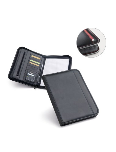 Dossier A4 en similicuir, avec poche frontale et fermeture. Inclut un bloc notes de 20 feuilles lignées et une calculatrice dual