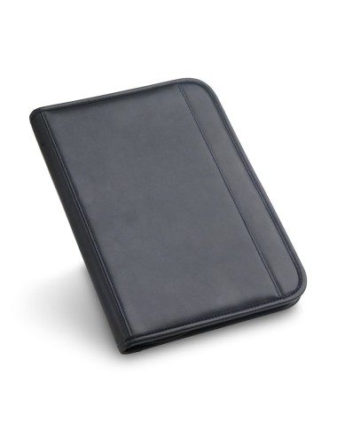 Dossier A4 en similicuir, avec poche frontale et fermeture. Inclut un bloc notes de 20 feuilles lignées et une calculatrice dual