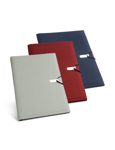 3 poches intérieures et un porte-stylo bille (non inclus). 240 x 325 x 15 mm