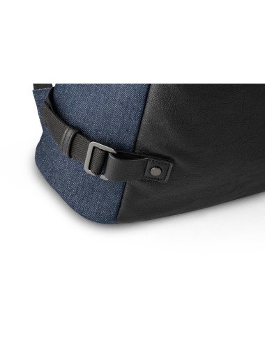 confèrent au sac à dos une certaine résistance à l'eau. Le fond en simili-cuir permet de le nettoyer facilement. Compartiment in