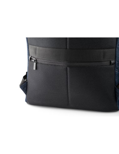 ce qui lui confère une plus grande possibilité de rangement. Les bandes latérales réglables