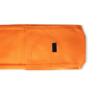 Sac à bandoulière en non tissé (100 g/m²) avec fermeture velcro et anse de 135cm.260 x 330 x 60 mm