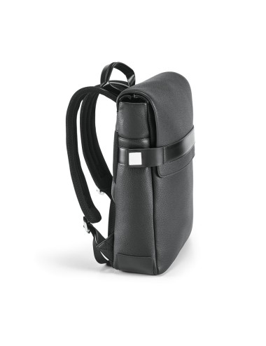 Le sac à dos Empire est urbain et sophistiqué en simili cuir texturé de haute qualité. Son rabat dissimule la poche avant et le 