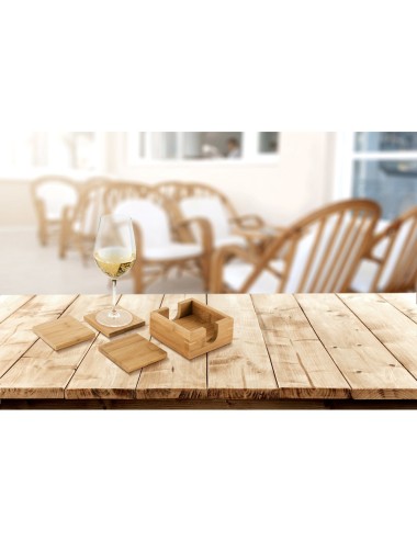 Set de 4 dessous de verre en bambou. Ce produit est livré sous boîte en carton. 115 x 115 x 35 mm | Sous-verre: 100 x 100 x 6 mm
