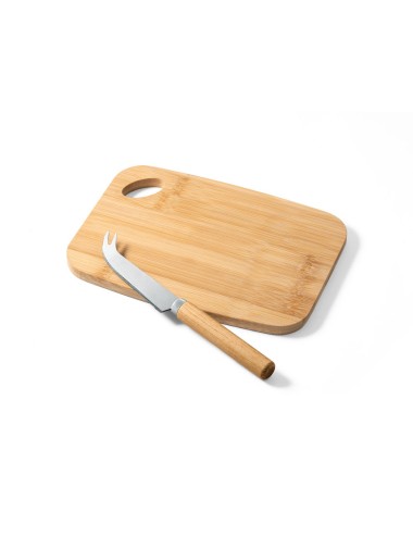 Planche à découper avec couteau à fromage en bambou. Fourni avec boite papier kraft. 143 x 200 x 10 mm | Coffret: 150 x 205 x 32