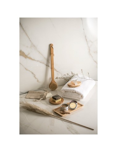 Brosse de douche en bambou avec poils de sanglier naturels. Brosse: 447 x 82 x 12 mm | Boîte: 455 x 89 x 30 mm