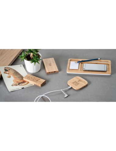 1 port USB et 1 port USB type C. Puissance de sortie sans fil 5W. Câble USB/micro USB inclus. Compatible avec les smartphones do