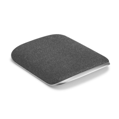 HORDE est un chargeur sans fil qui fusionne l'alliage de zinc et le tissu dans une intersection parfaite qui culmine en un objet