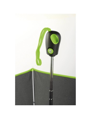 Parapluie pliable en pongé 190T avec ouverture et fermeture automatiques. Le parapluie a une poignée caoutchoutée et des détails